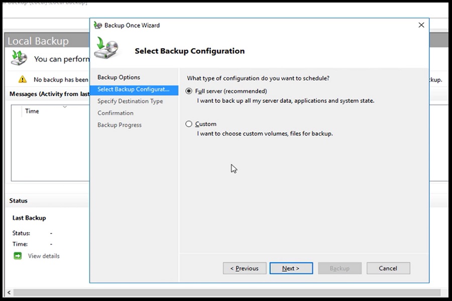 پس از  پشت سر گذاشتن این مراحل نوبت به یکی از مهم‌ترین مراحل بکاپ گیری از ویندوز سرور می‌رسد. در این مرحله و در بخش Select backup configuration"" بر روی گزینه سرور  کامل "Full server (recommended)" کلیک کنید.